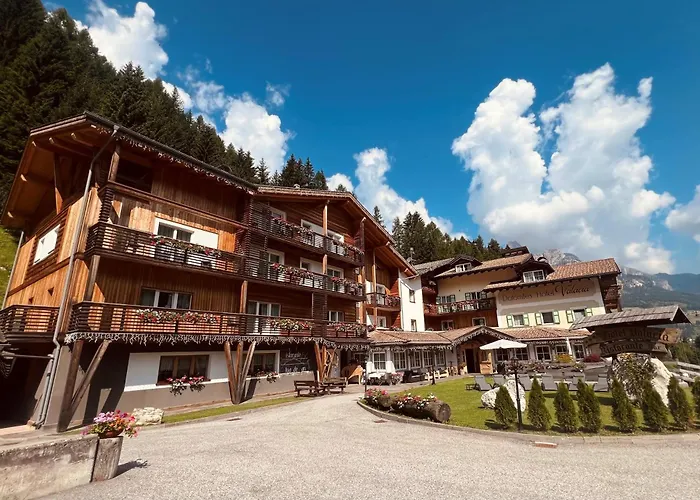 Hotel Valacia Pozza di Fassa